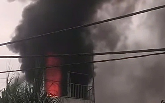 TP HCM: Cháy lớn ở cửa hàng bán máy hàn