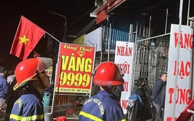 Cháy cửa hàng vàng bạc ở Hòa Bình, 3 người thoát nạn nhờ lối cửa sau