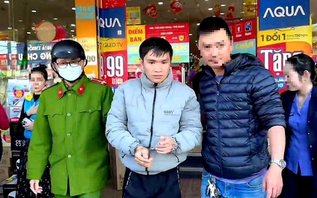 Công an vây bắt đối tượng trộm cắp 15 điện thoại, hơn 400 triệu đồng ở Điện Máy Xanh