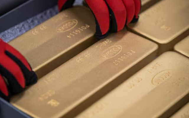 Giá vàng trên đà lập đỉnh cao nhất mọi thời đại khi Tổng thống Trump yêu cầu Fed ‘cắt giảm lãi suất ngay lập tức’