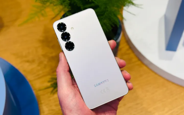 Nếu S25 Ultra gây thất vọng, đây là "kẻ thay thế hoàn hảo": Rẻ hơn 7 triệu, vẫn có chip 8 Elite, RAM 12GB