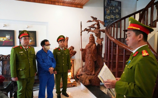 Đình chỉ sinh hoạt Đảng ông Lê Anh Phương, Giám đốc Đại học Huế