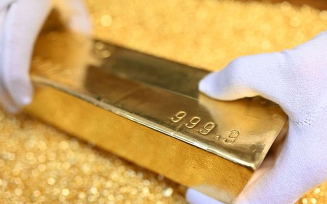 Giá vàng thế giới trượt dốc