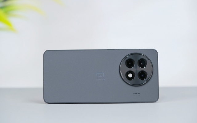 "Bom tấn mini" chạy Snapdragon 8 Elite chuẩn bị ra mắt: Giá dự đoán khá rẻ, thách thức S24