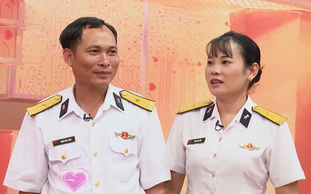 Không yêu vẫn nhắm mắt lấy bừa anh đồng nghiệp khắc khẩu, nữ quân nhân nhận cái kết không ngờ