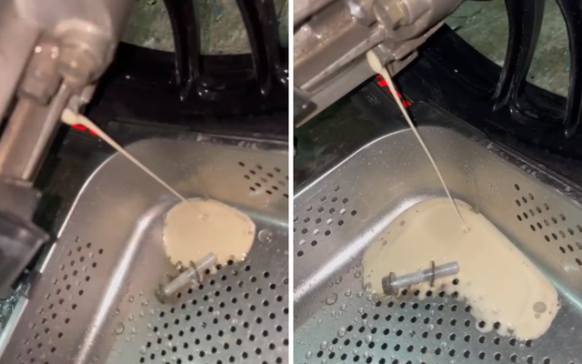 Mưa ngập, xe máy lội nước chảy ra thứ dung dịch trông như cà phê sữa: Không sửa ngay dễ phải mua xe mới!