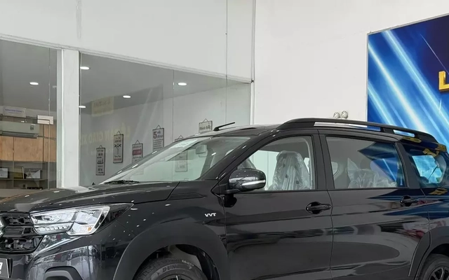 Mẫu xe Nhật 7 chỗ giảm giá xuống ngang sedan cỡ B