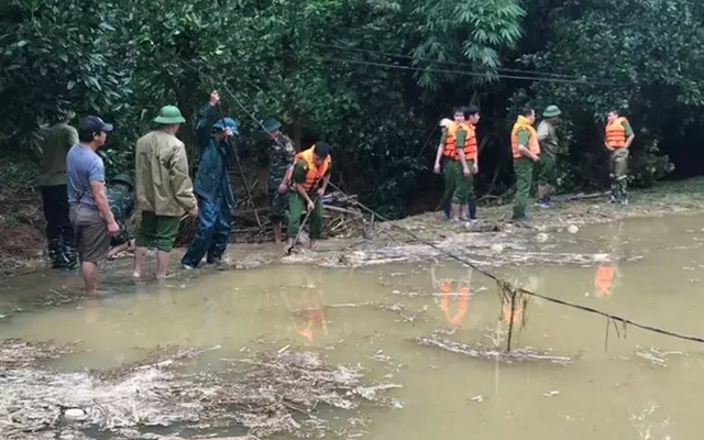 Vỡ ao cá ở Lào Cai khiến hai vợ chồng tử vong, hai người bị thương nặng