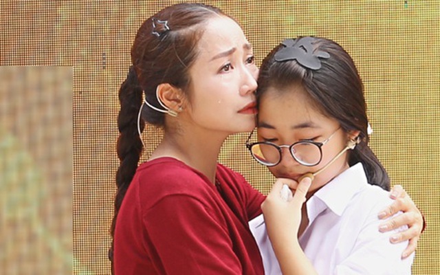 NSƯT Ốc Thanh Vân bật khóc nói thẳng một người mẹ bỏ con