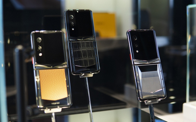 Mẫu điện thoại có quy trình 300 ngày khắc nghiệt nhất thế giới