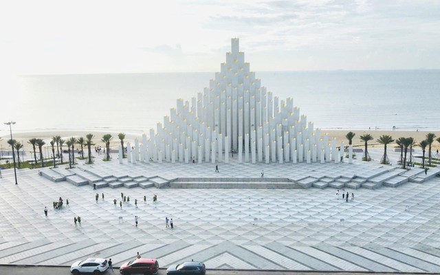 Ngọn tháp ngay giữa biển Vũng Tàu có hiện tượng "bí ẩn", cộng đồng mạng đòi kiến trúc sư vào giải thích gấp