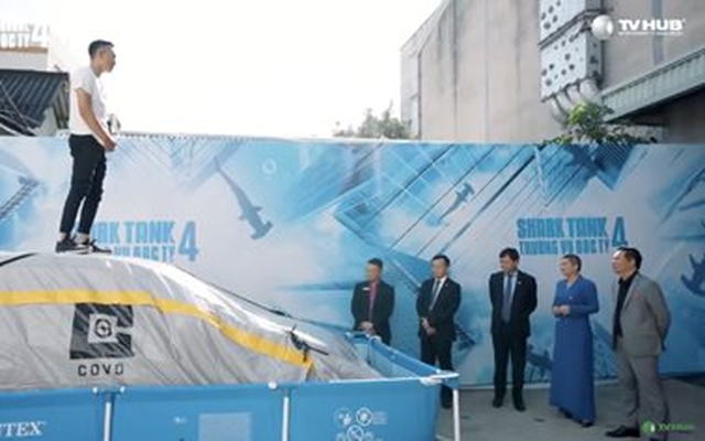 Startup Việt cứu nguy ô tô khi lụt: Bán bạt chống ngập biến ô tô thành xuồng, nâng được cả xe bán tải 1.800 kg khiến 4 “cá mập” tranh giành