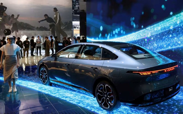 Thua lỗ, thị phần sụt mạnh, nhiều nhà sản xuất ô tô toàn cầu vẫn ‘bám trụ’ đến cùng tại Trung Quốc – Hoá ra là vì điều khó tin này