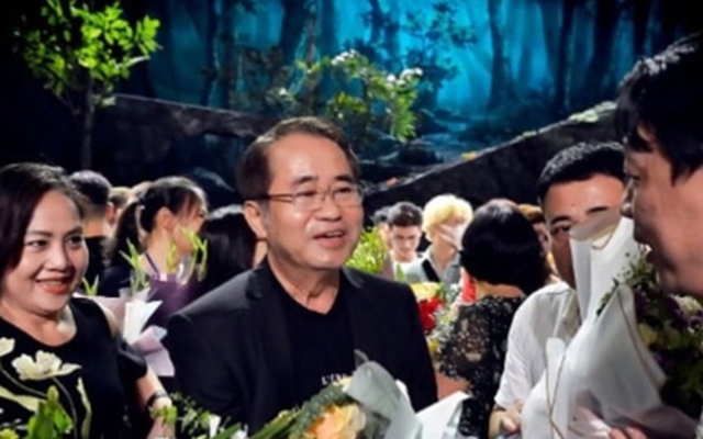 Nam NSND có học hàm Phó Giáo sư, từng giữ chức Giám đốc Nhà hát của quân đội