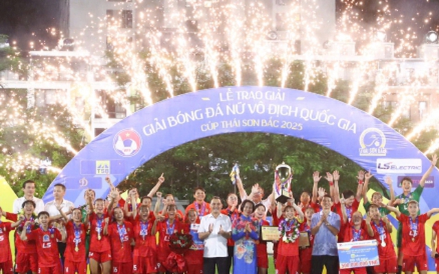 Xuất hiện đội bóng Việt Nam 15 lần vô địch quốc gia