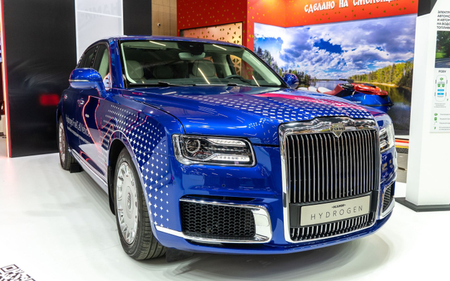 Hãng làm limousine cho ông Putin ra mắt xe đi 900km không cần xăng, thải ra nước: Thế giới chưa từng có