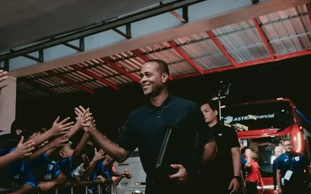 HLV Patrick Kluivert sắp chia tay đội tuyển Indonesia?