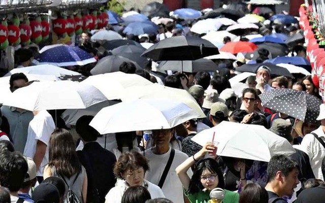 Đàn ông ở "xứ Phù Tang" lần đầu làm việc vượt định kiến, doanh thu 1 ngành tăng gấp đôi