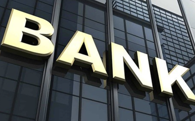 Sau chuyển giao bắt buộc, một ngân hàng đóng cửa 1/4 số chi nhánh