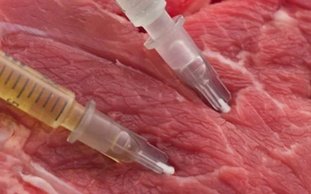 Vụ bơm tinh chất "biến hóa" thịt trâu giả thành thịt bò: Những mẹo đơn giản giúp nhận biết thịt bò giả