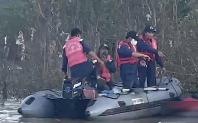 Vụ bố ôm 2 con nhỏ nhảy sông tự tử: Tìm thấy thi thể người bố