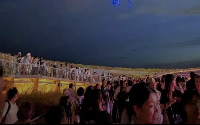 Cảnh tượng trên bầu trời Nhật Bản khiến nhiều người xem bật khóc, nhận xét: "Rất lâu nữa mới được xem lại"