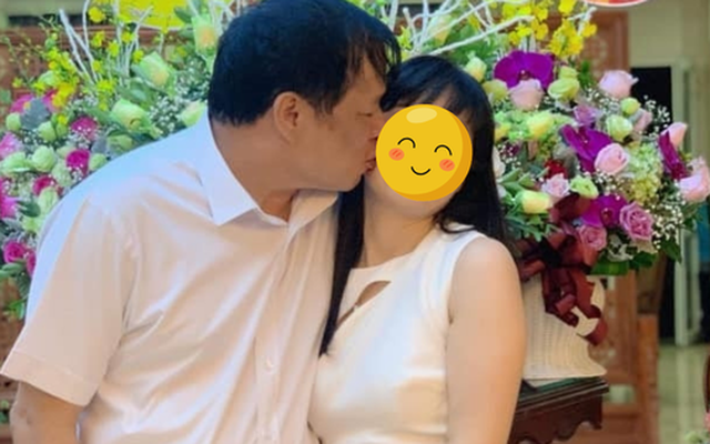 Sao nữ nhận lời cầu hôn của chồng đại gia trước vành móng ngựa, nhìn vào căn biệt thự 100 tỷ hoa hết mắt