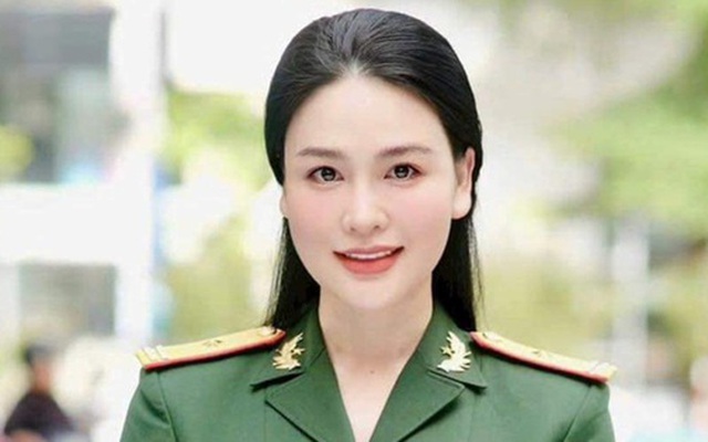 Nữ ca sĩ là Trung tá Quân đội thông báo khẩn