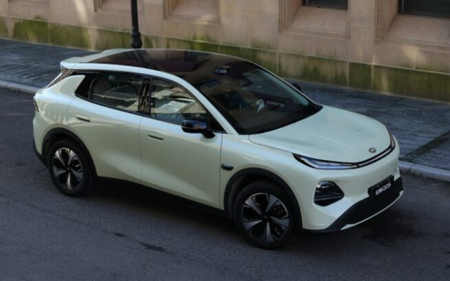 Hãng xe xây nhà máy tại Huế mở đơn đặt hàng mẫu SUV điện cỡ nhỏ sạc nhanh chỉ 15 phút: Một lần sạc đi hơn 500 km, giá khởi điểm hơn 400 triệu đồng