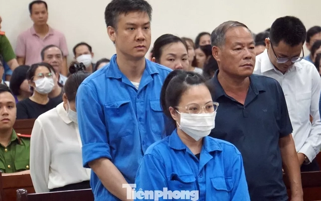 14 cựu cán bộ Hải quan Hải Phòng lĩnh án vì 'tiếp tay' cho buôn lậu