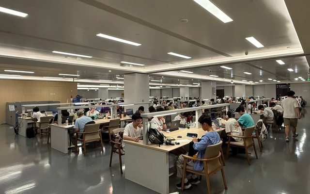 ChatGPT khẳng định: AI bùng nổ, dân công nghệ chưa chắc giàu bằng 5 ngành này!