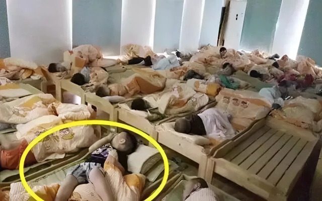 Giáo viên gửi ảnh học sinh ngủ trưa vào nhóm chung, phụ huynh xem xong tức giận đùng đùng: "Tôi đóng tiền để chăm sóc kiểu này à?"