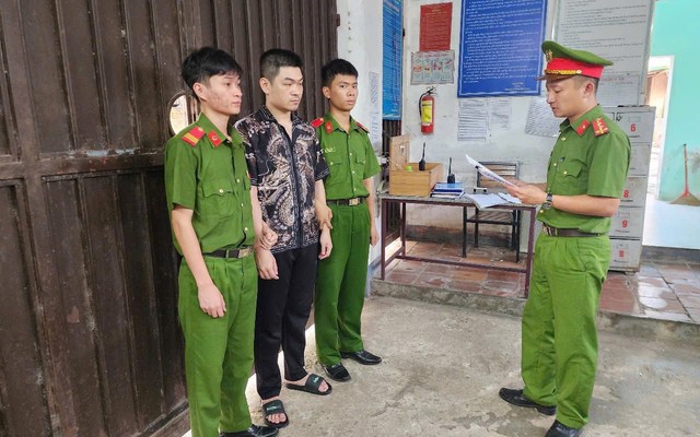 Bắt Trần Quang Huy sinh năm 1996 tại phòng trọ