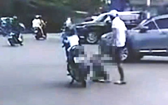 Công an Hà Nội xác minh clip bé trai bị bạo hành giữa phố