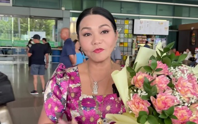 Nữ NSƯT sang Mỹ, Canada 1 tuần lại về nước vì một cuộc gọi của Bình Tinh