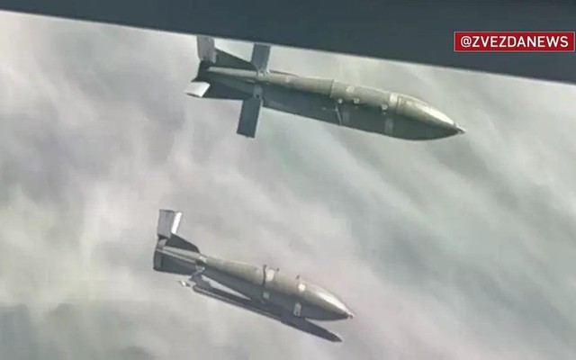 Lần đầu sử dụng bom phản lực cải tiến tầm xa... 200 km trên chiến trường