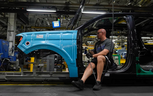 Bị Trung Quốc phản đòn 'gắt', nhiều doanh nghiệp hàng đầu Mỹ chao đảo: Hàng nghìn người nhận trợ cấp thất nghiệp, nhà sản xuất phải gửi đồ đi nửa vòng trái đất chỉ để lắp 1 miếng nam châm rồi mang về