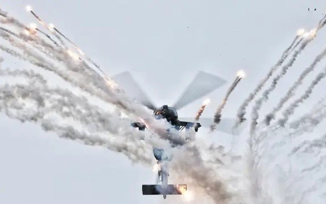 Đối thủ của Black Hawk phô trương năng lực tác chiến