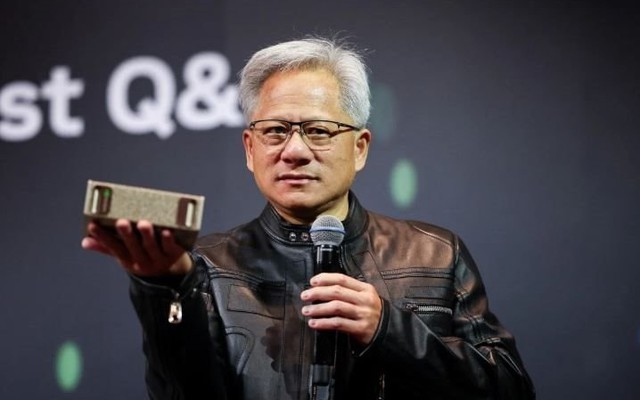 CEO Nvidia tiết lộ 'sốc': Thị phần chip AI tại Trung Quốc rơi từ 95% xuống còn 0%