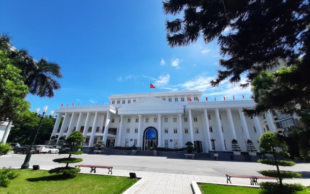 Một sinh viên bị thao túng tâm lý, cầm đồ laptop, giục gia đình chuyển tiền cho kẻ lừa đảo: Trường ở Hà Nội thông báo KHẨN!