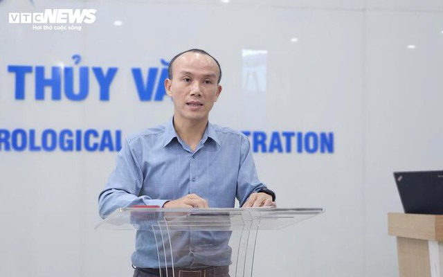 Chuyên gia: Bão số 12 gây mưa dồn dập, miền Trung nguy cơ lũ lụt hết tháng 10