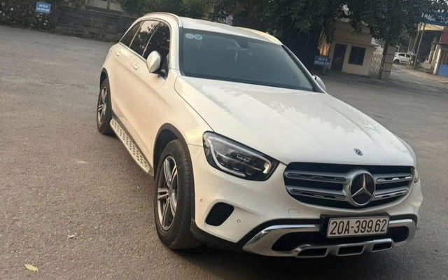 Ô tô Mercedes đỗ trên đê bị lũ cuốn trôi, 14 ngày chưa tìm thấy