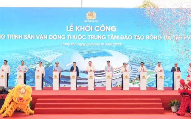 Từ việc khởi công sân bóng đá lớn nhất Việt Nam