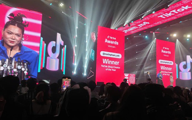 "Chiến thần" Phạm Thoại lên sóng thừa nhận thất bại và rao bán xưởng livestream 1.000 m2