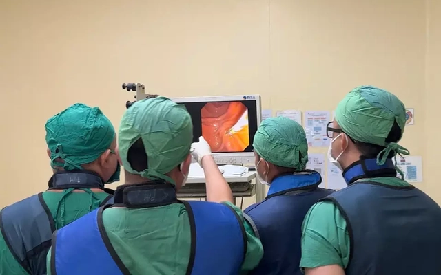 Chủ quan với những cơn đau bụng, người đàn ông mất túi mật