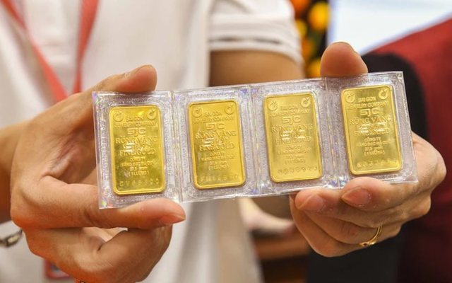 Vàng trong nước tăng hơn 3 triệu/lượng, thế giới chạm mốc lịch sử, chuyên gia tranh luận nên mua hay bán?