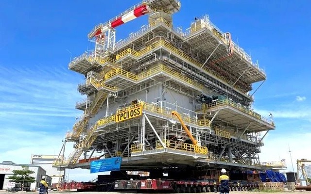 Kỷ lục vận chuyển và hạ thuỷ kiện hàng 4.000 tấn lớn nhất Việt Nam: Doanh nghiệp nào đứng sau?