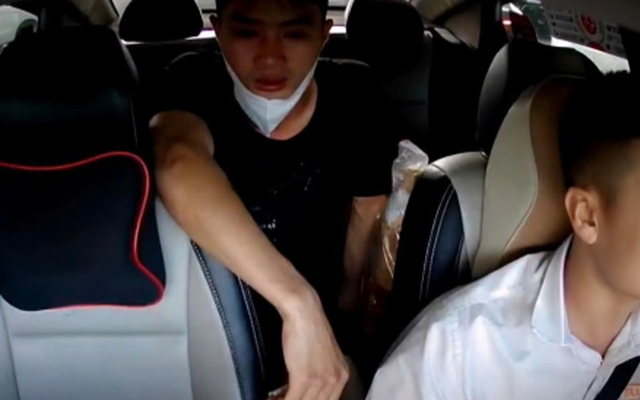 Tài xế chở ông bố nghèo 20km miễn phí: 'Nhận tin cháu bé khỏe lại, tôi vui quá'