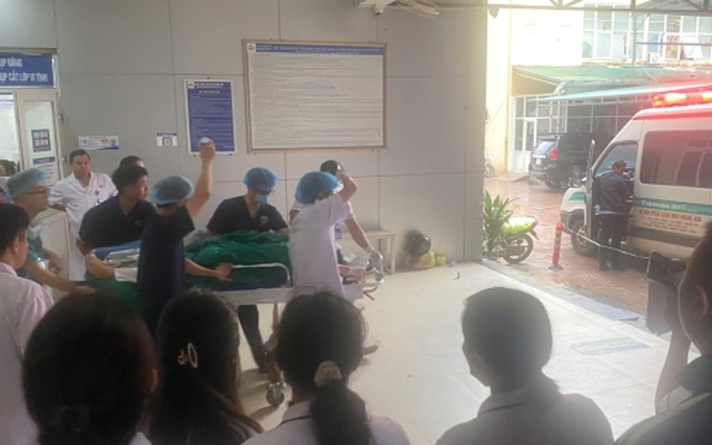 Nóng:  Xác minh thông tin hai nhân viên y tế Bệnh viện Sản nhi Nghệ An bị người nhà bệnh nhân nhốt rồi tấn công bị thương