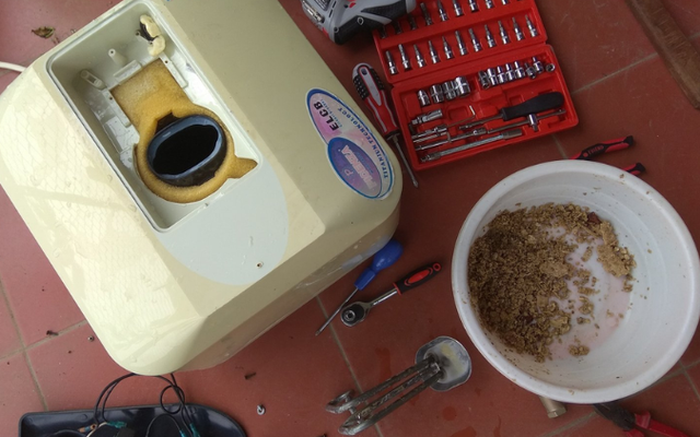 Bình nóng lạnh có tự vệ sinh được tại nhà không? Nhiều người ước có thể biết sớm hơn